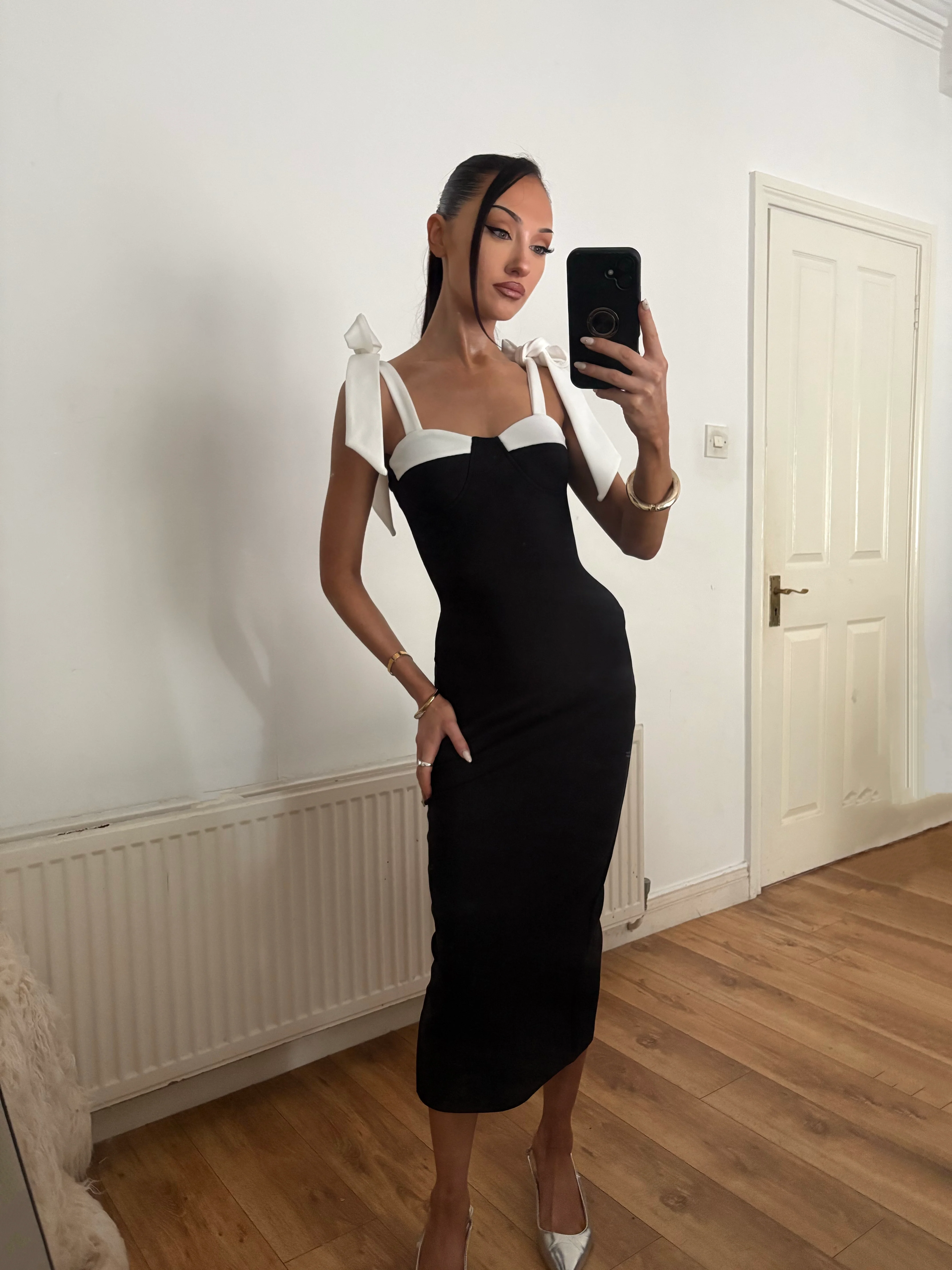 BLACK BANDAGE WITH WHITE BOW SHOULDERS - Image 2