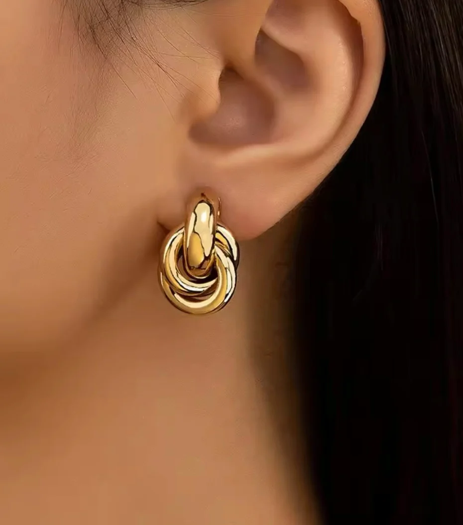 GOLD KNOT HOOP EARRINGS - Image 3