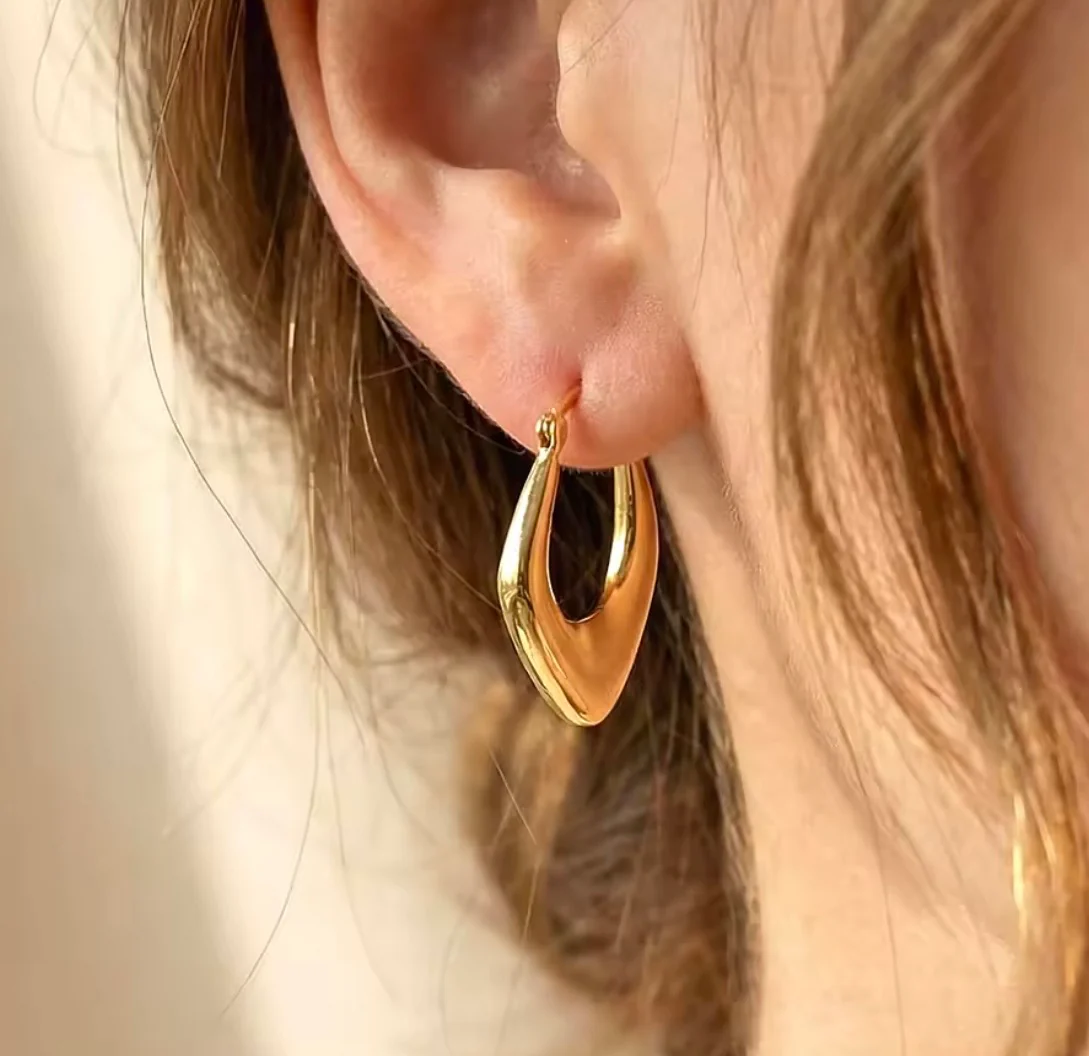 GOLD GEOMETRIC HOOP - Image 2
