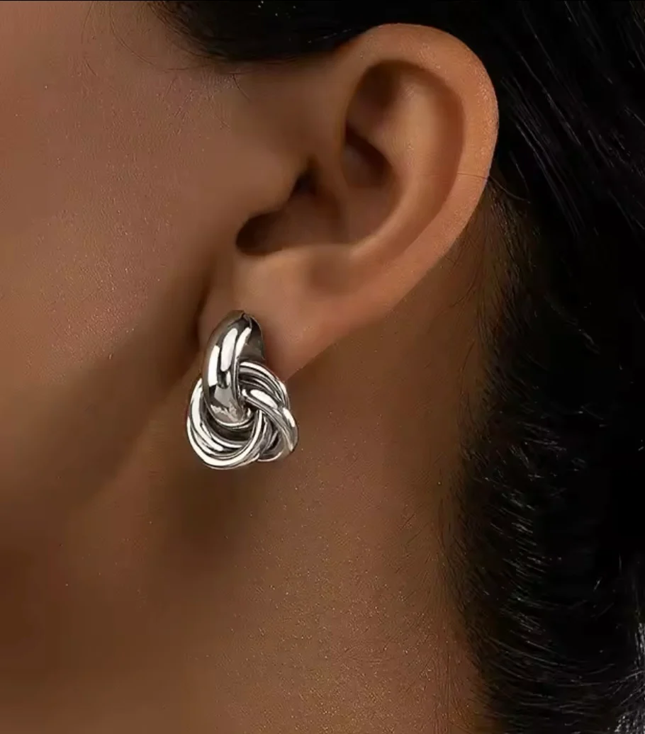 SILVER KNOT HOOP EARRINGS - Image 3